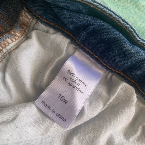 Maurices Distressed Blue Jean Shorts Medium Wash 16W - Picture 3 of 8